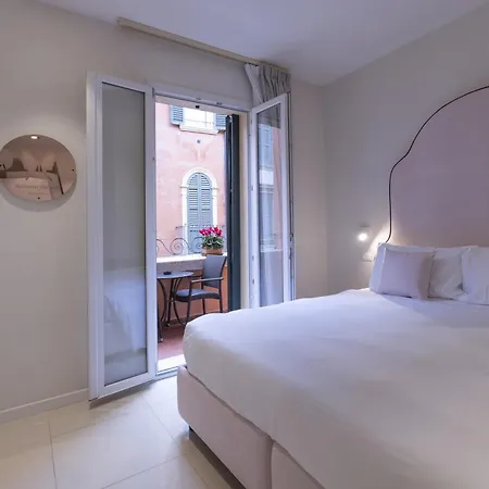 Hotel apartamentowy Opera Relais De Charme - 4*